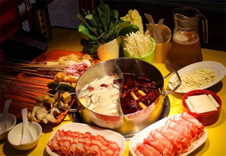 寬板凳老灶火鍋加盟