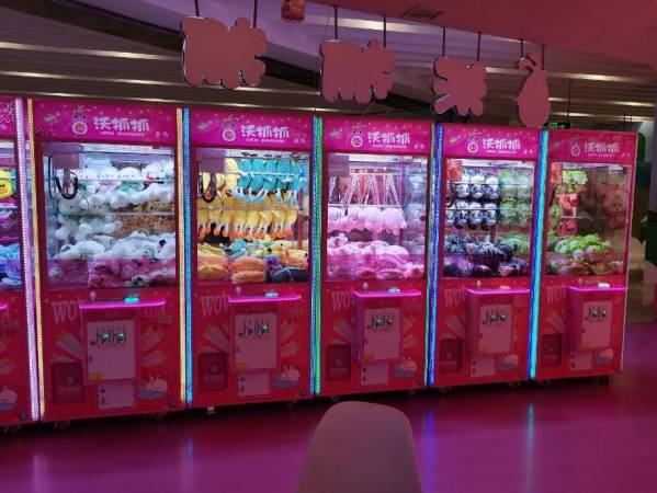 沃抓抓娃娃机店