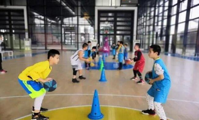 小麦篮球训练营加盟