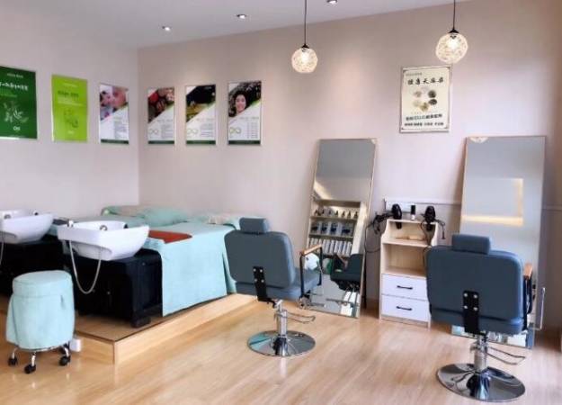 白转黑养发馆