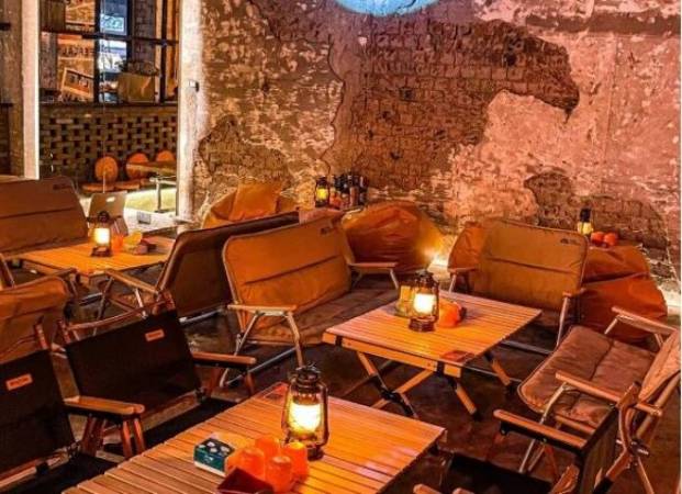 春丽和金刚小酒馆