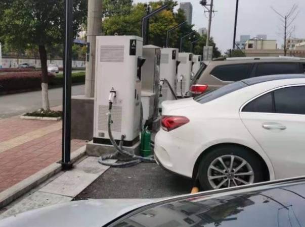 新能源汽车充电桩