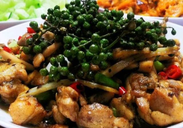 丫妞青花椒炒鸡