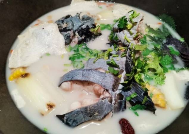 正宗石锅鱼火锅