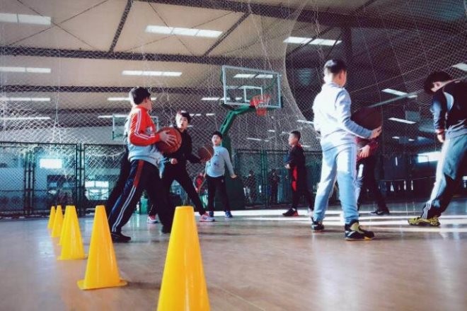 拉维尔青少年篮球培训