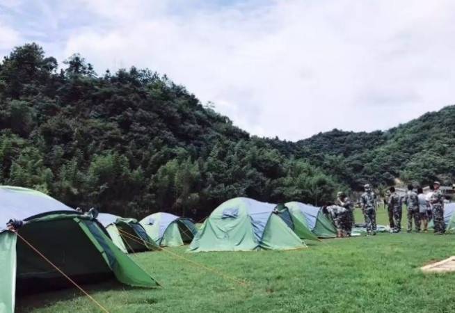 青少年户外营地教育