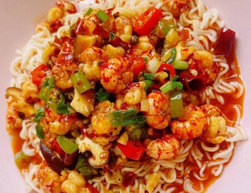 蟹盛蟹黄小龙虾拌面拌饭