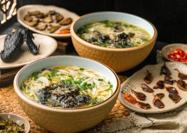 什夹婆乌鸡米线