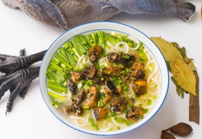 什夹婆乌鸡米线