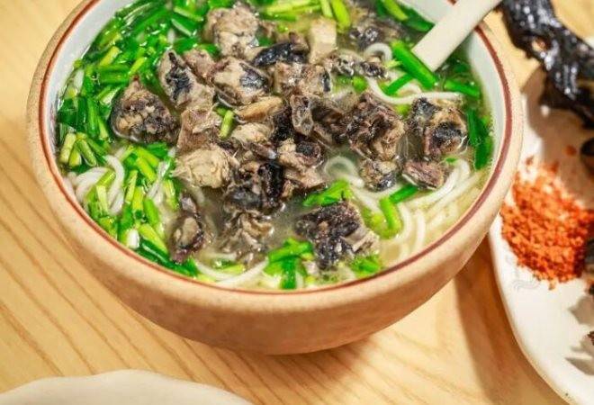 什夹婆乌鸡米线