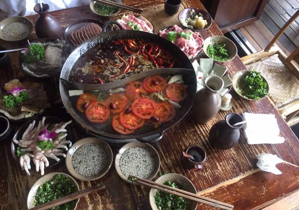 鍋鍋筵水八塊老火鍋