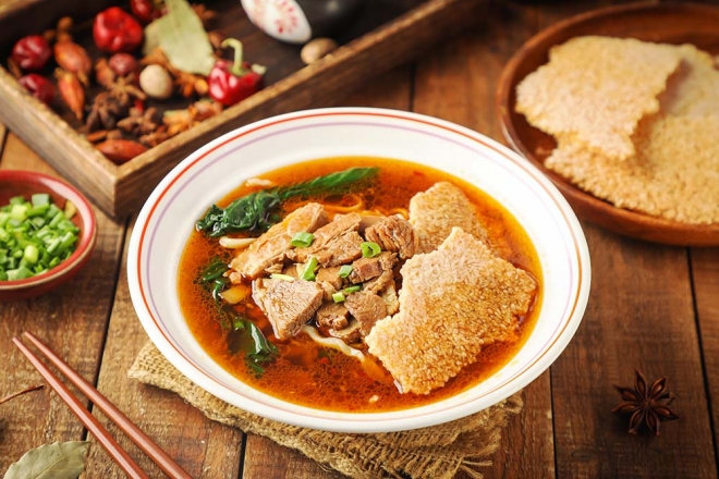 南食北灶浇头锅巴面