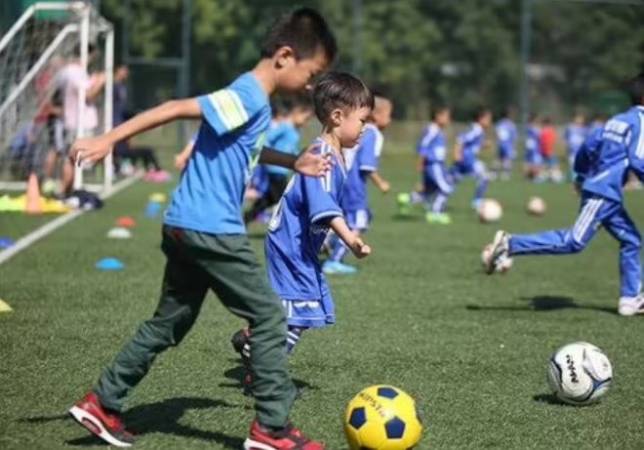 少儿足球培训班