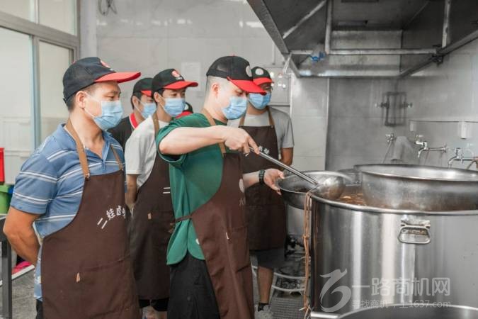 周卤锅二娃卤味