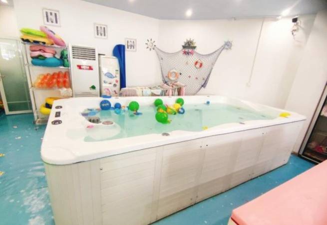 婴幼儿游泳馆