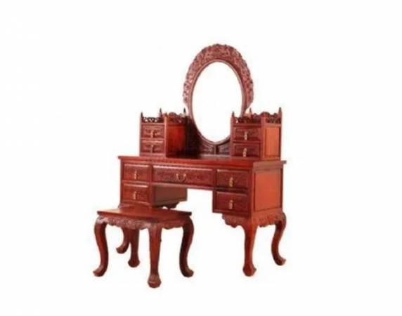 古典梳妆台