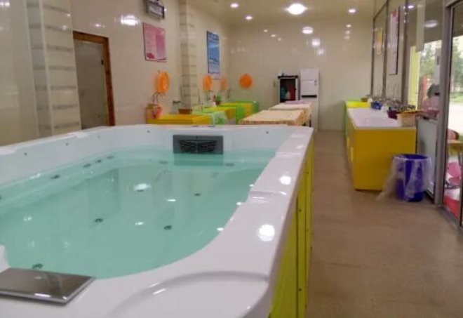 少儿游泳馆