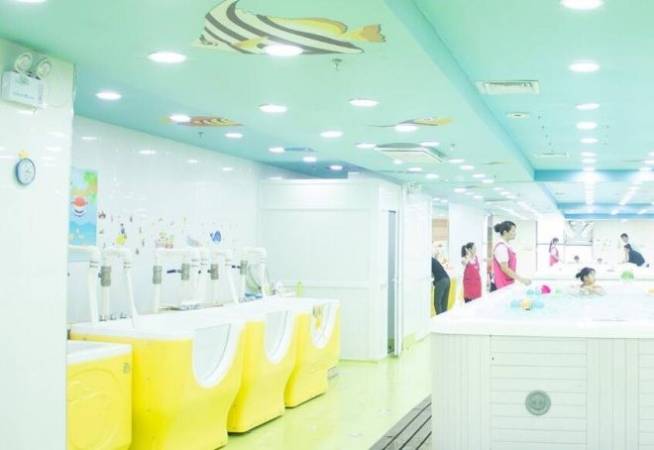 大型母婴店游泳馆