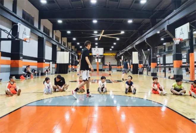 彩虹青少年篮球训练营