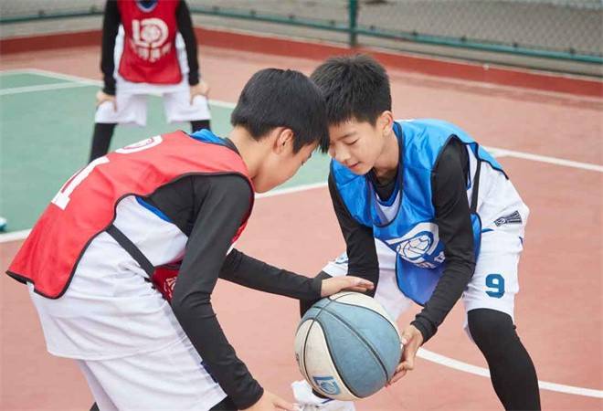 彩虹青少年篮球训练营