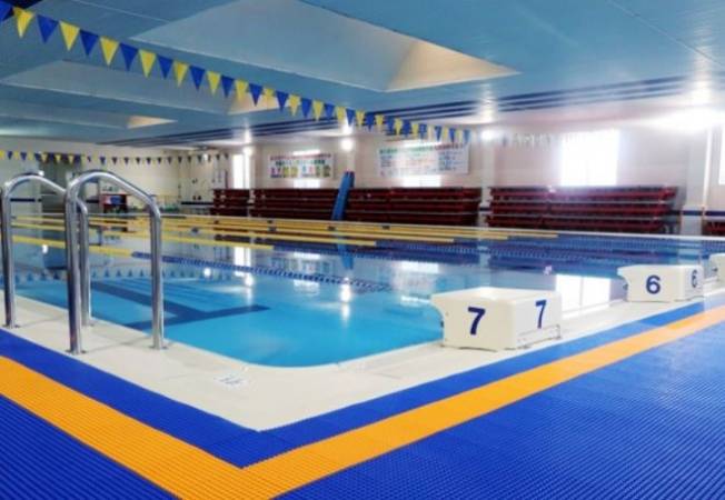 青少年游泳馆
