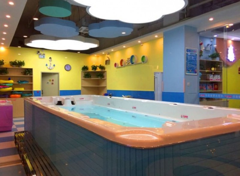 爱婴世家婴儿游泳馆