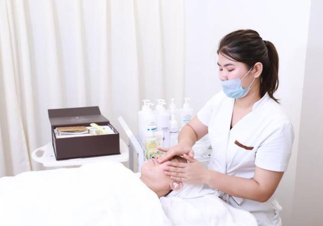 萱娅美颜美体中心