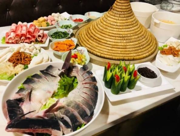 蒸汽草帽鱼火锅