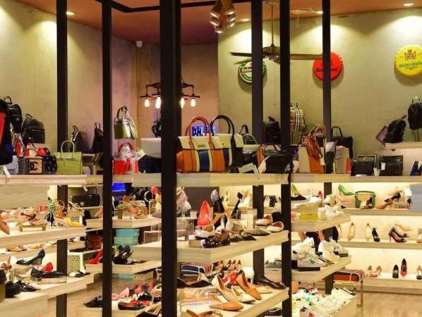品牌鞋店