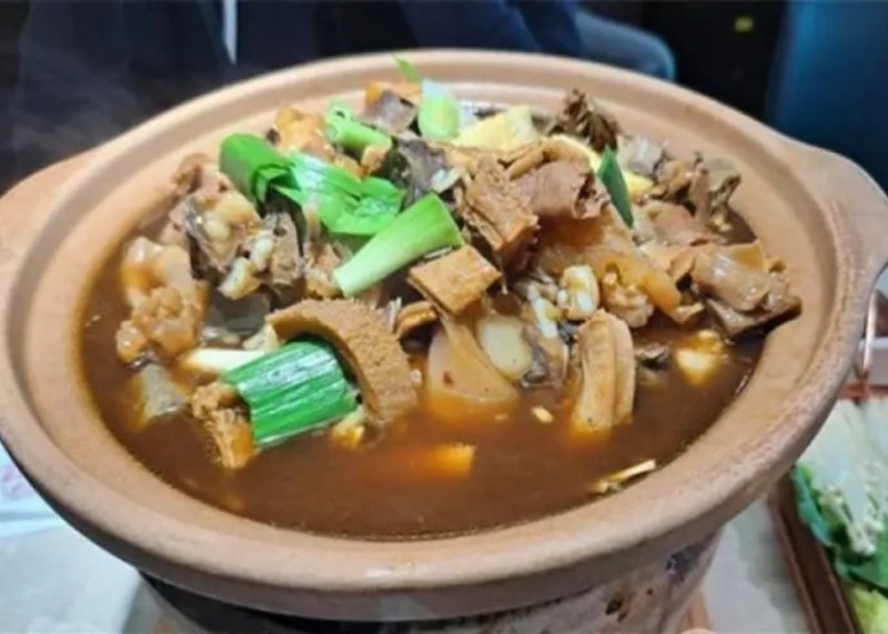 沙膽彪炭爐牛雜煲