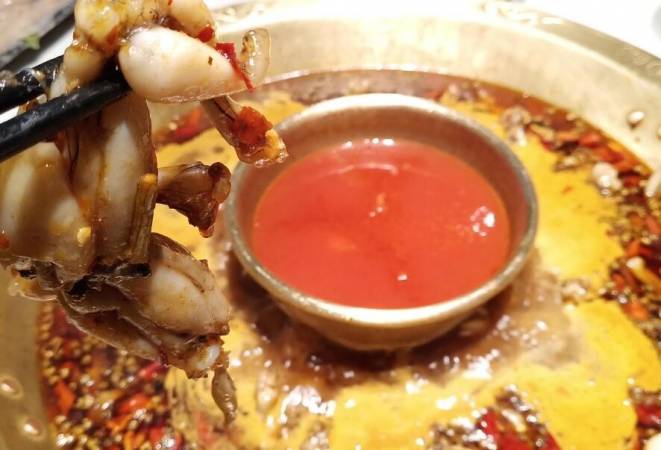 四川麻辣牛蛙火锅