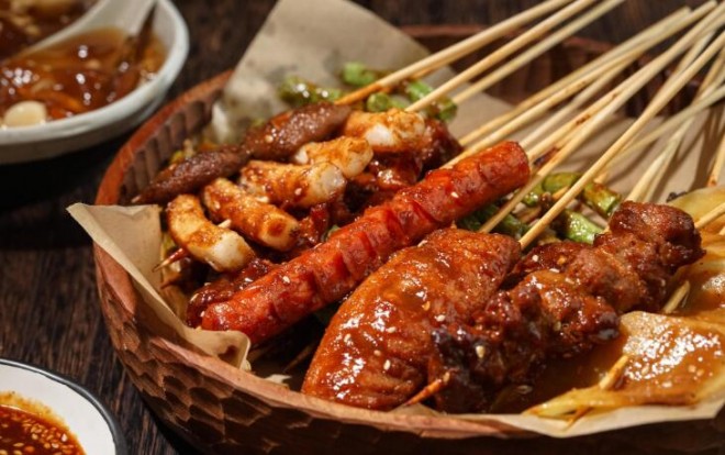 串串油炸小吃店