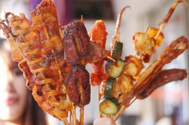 串串油炸小吃店