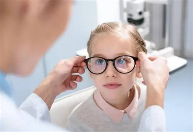 青少年视力矫正