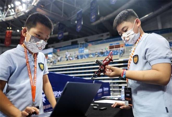 青少年无人机教育