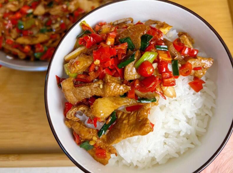 辣椒炒肉蓋碼飯加盟