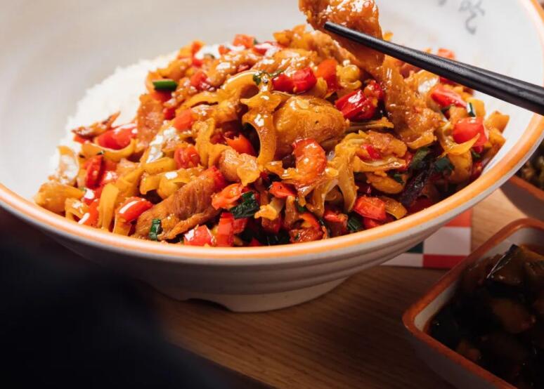 辣椒炒肉蓋碼飯加盟