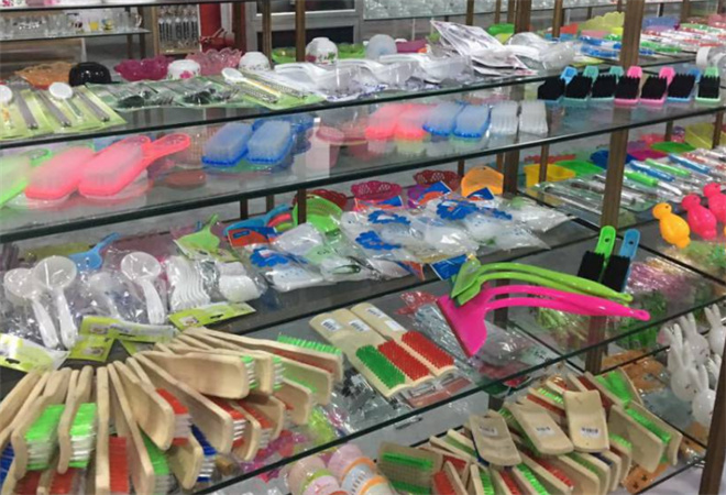 兩元小商品店