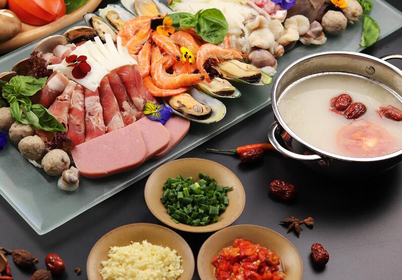 旋轉(zhuǎn)時光小火鍋