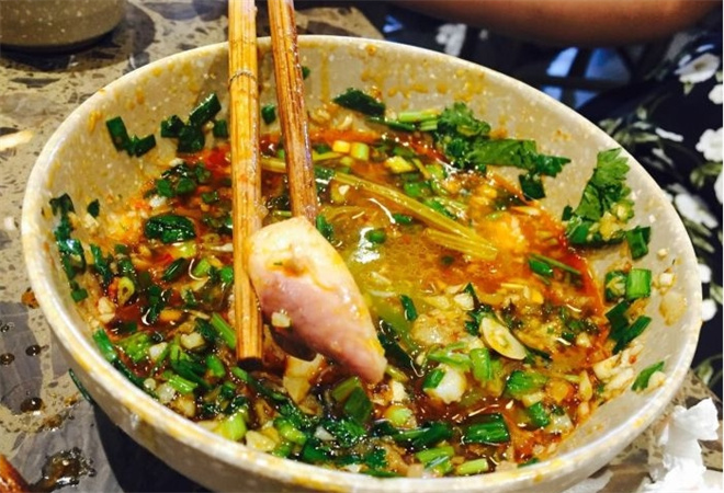 肖肖酸蘿卜魚(yú)火鍋加盟