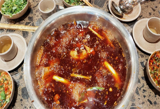肖肖酸蘿卜魚火鍋