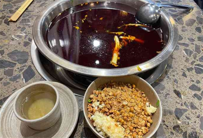 肖肖酸蘿卜魚火鍋加盟