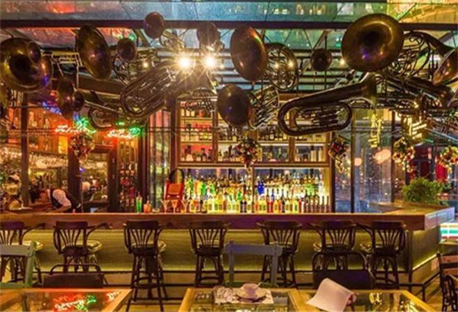 牛大牛二小酒馆