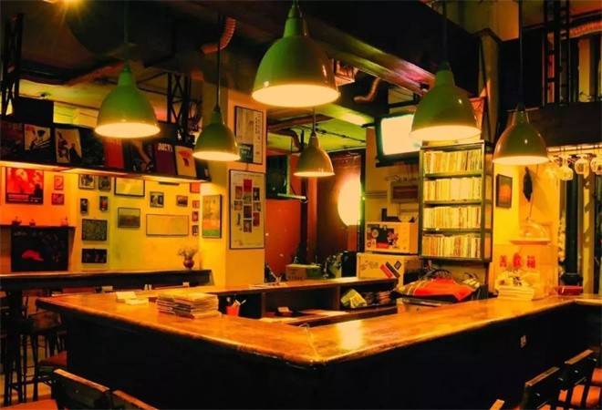 牛大牛二小酒馆