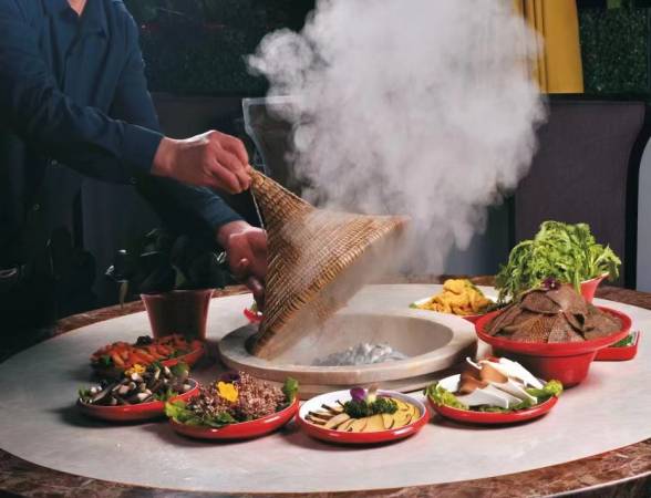 鱼吉祥云南蒸汽石锅鱼