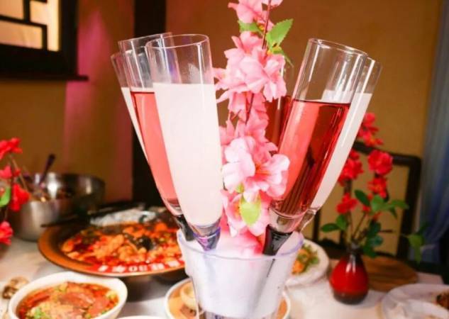 今朝桃花醉小酒馆