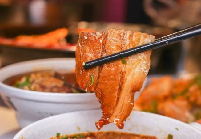 今朝桃花醉小酒馆