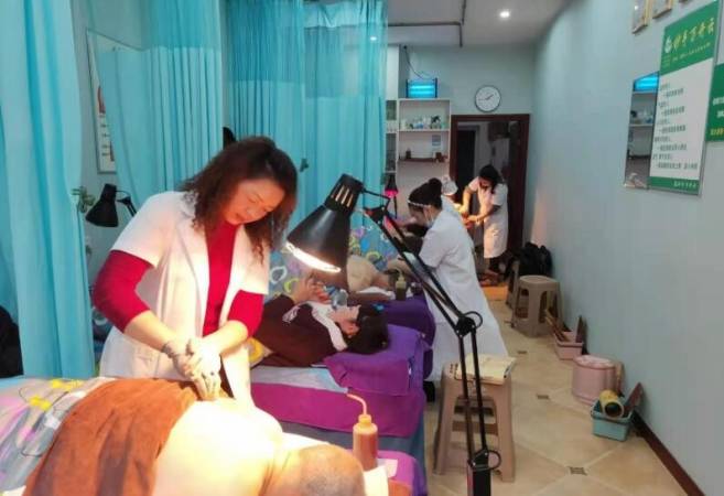 妙手万开云理疗