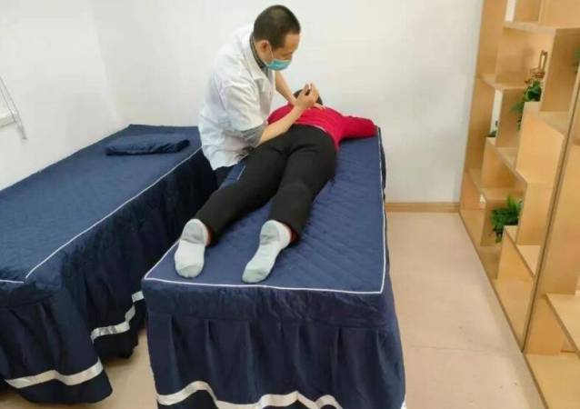 妙手万开云理疗