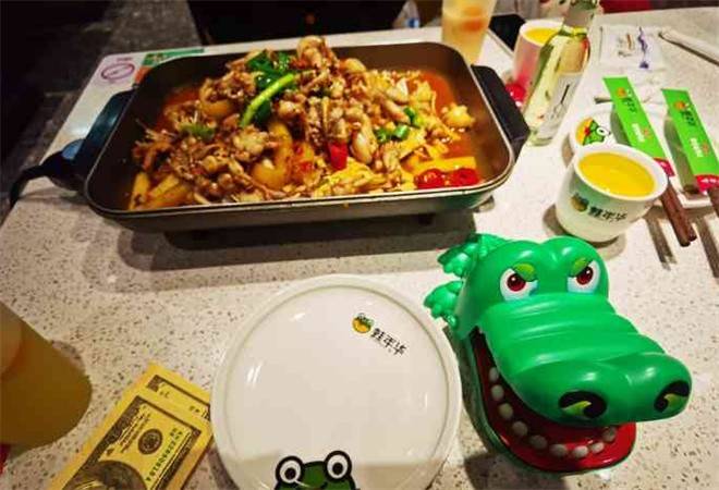 蛙年华鲜锅牛蛙